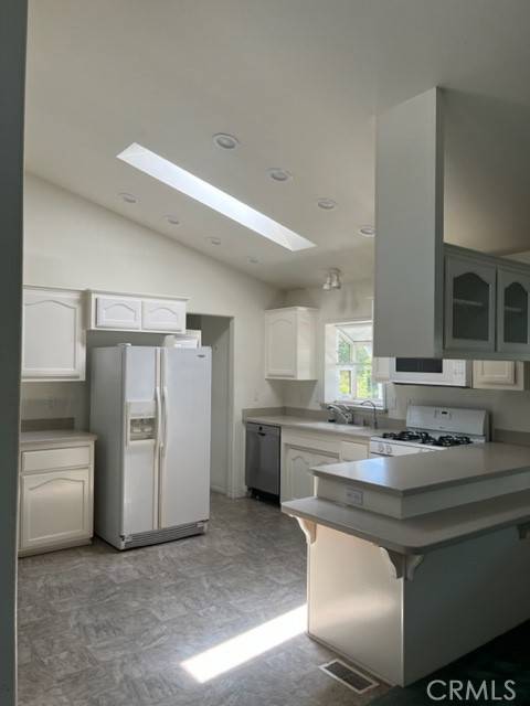 Irvine, CA 92618,14851 Jeffrey RD #352