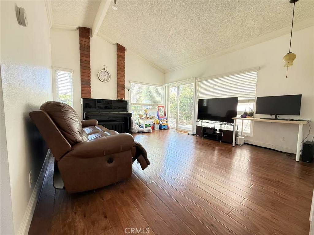 Irvine, CA 92620,9 Petersburg