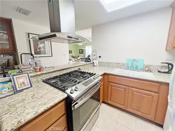 Tustin, CA 92780,13722 Red Hill AVE #15
