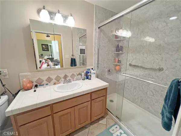 Tustin, CA 92780,13722 Red Hill AVE #15