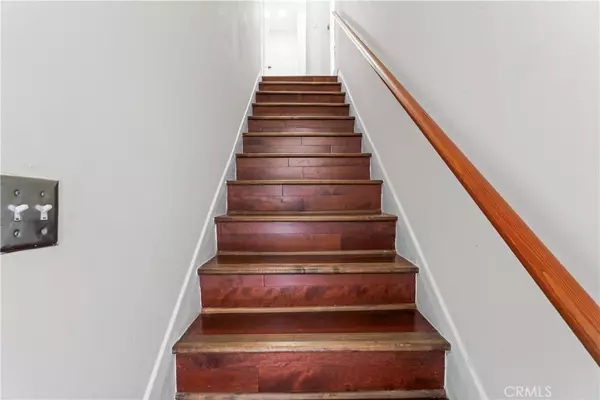 Los Angeles, CA 90068,2820 Oak Point DR