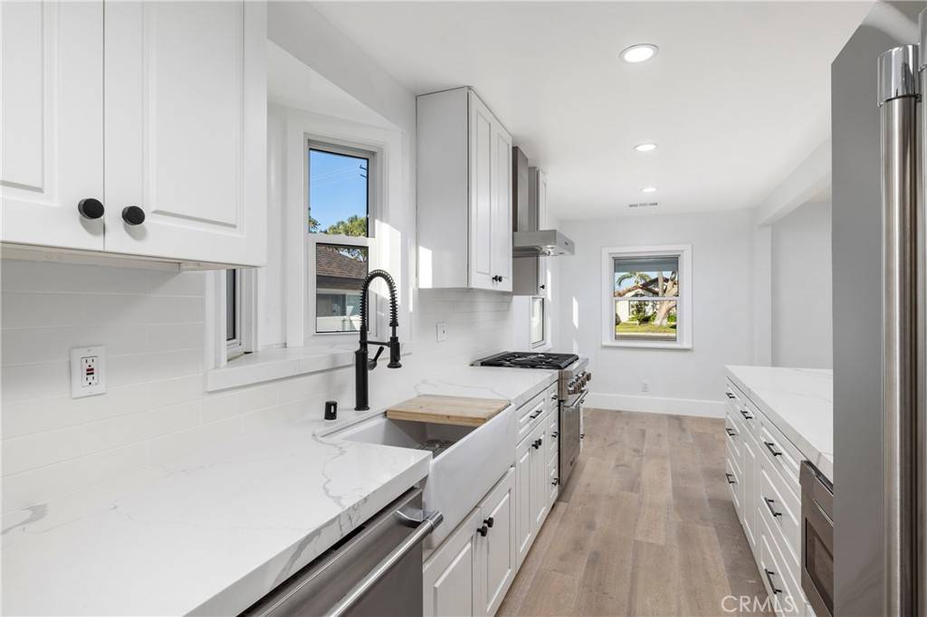 Huntington Beach, CA 92648,1821 Lake ST