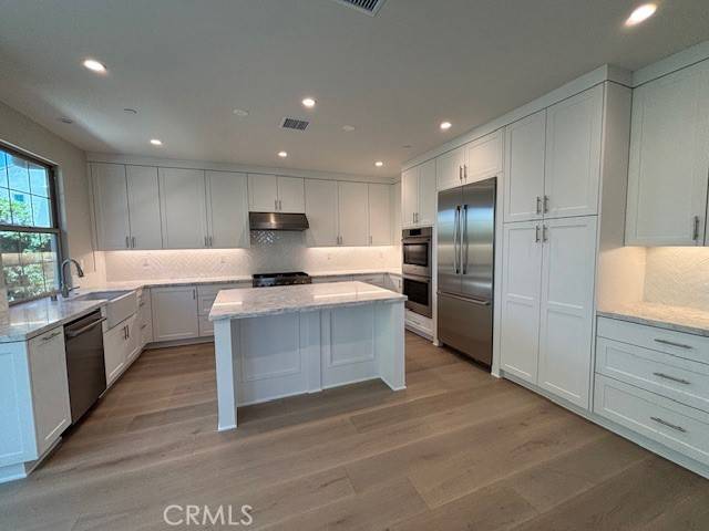 Irvine, CA 92618,237 Canterbury