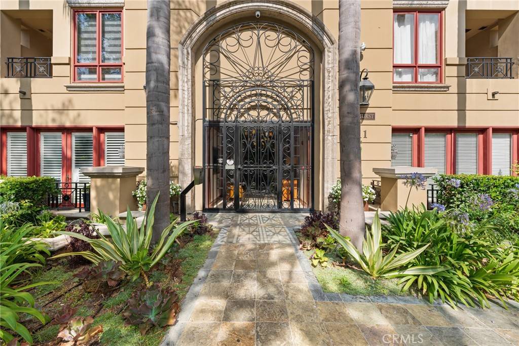 Beverly Hills, CA 90210,411 N Oakhurst DR #201