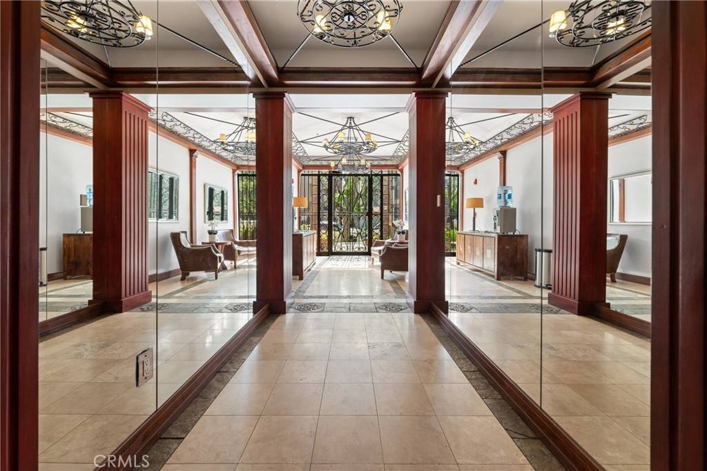 Beverly Hills, CA 90210,411 N Oakhurst DR #201