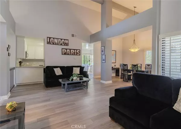 Irvine, CA 92604,4 Lakeknoll #43