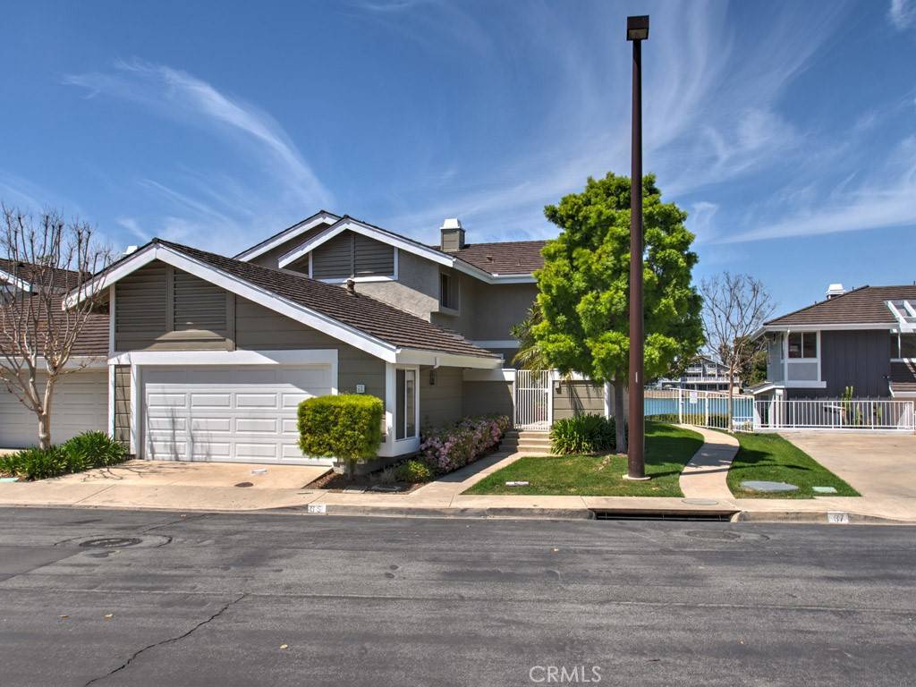 65 Lakeshore #13, Irvine, CA 92604