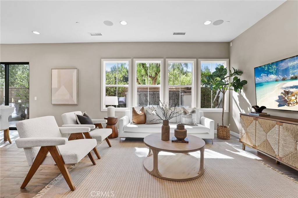 Lake Forest, CA 92630,33 Castellana