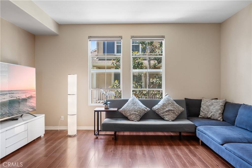 Irvine, CA 92606,414 Silk Tree