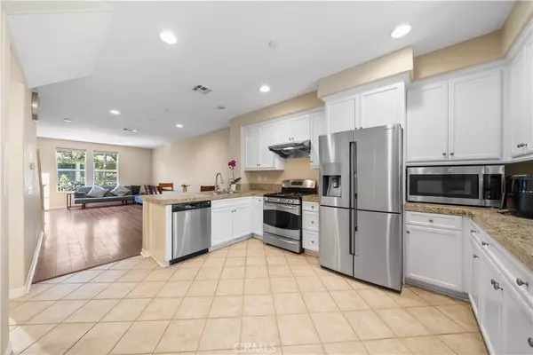 Irvine, CA 92606,414 Silk Tree