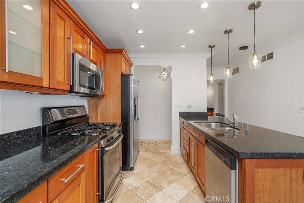 West Hollywood, CA 90069,911 N Kings RD #319
