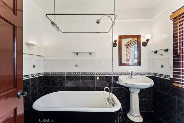 1069 Laguna AVE, Echo Park, CA 90026
