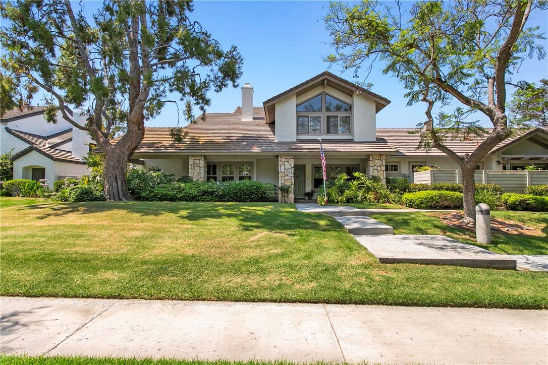 Irvine, CA 92614,422 E Yale LOOP #32