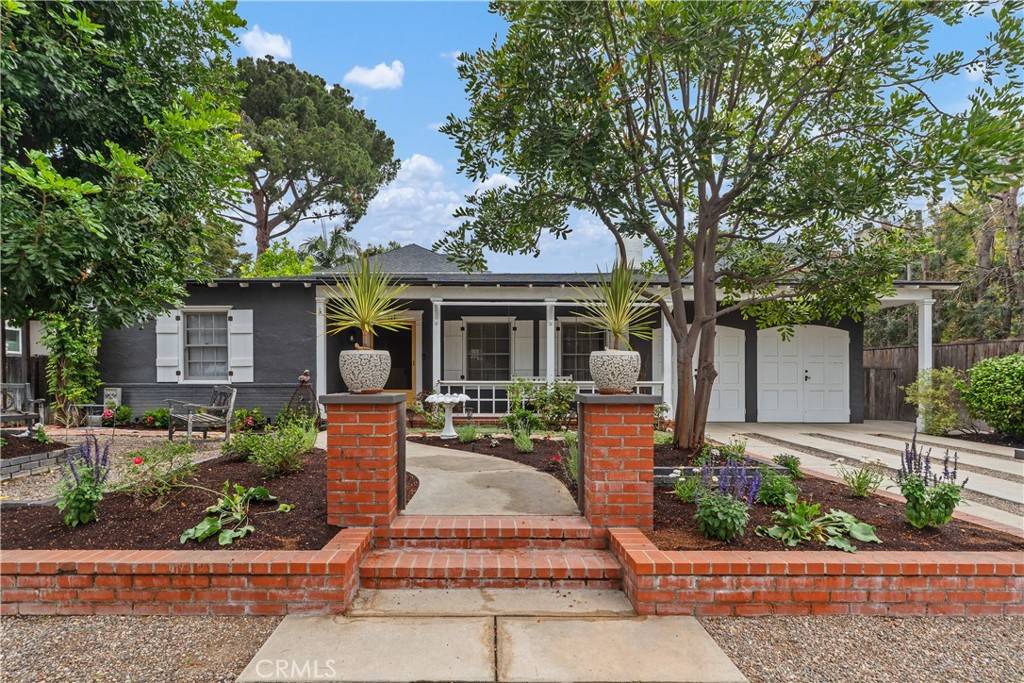 411 Edgewood RD, Santa Ana, CA 92706