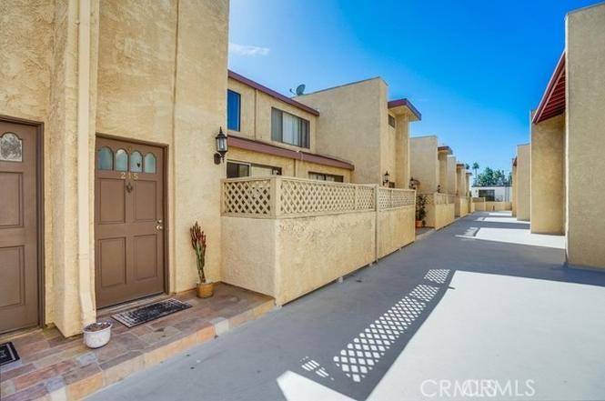 Woodland Hills, CA 91303,22038 Vanowen ST #215