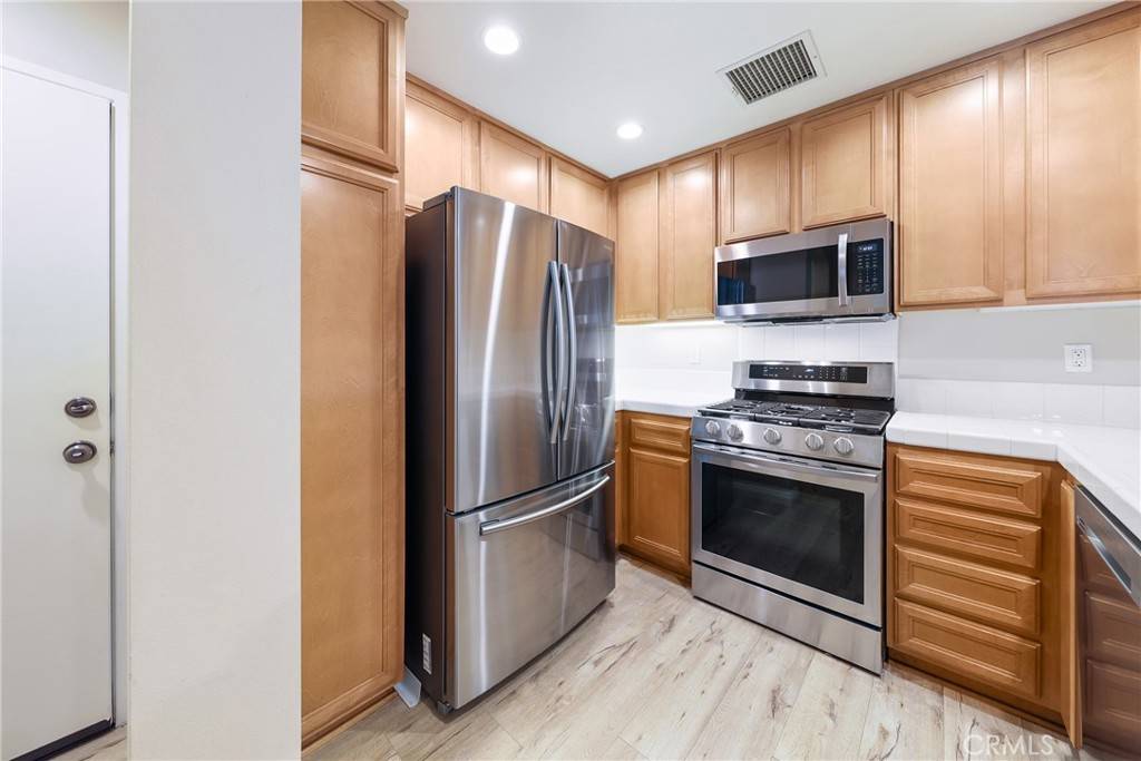 Irvine, CA 92603,240 Dewdrop