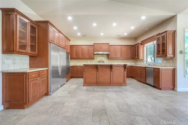 Fallbrook, CA 92028,943 Rod ST