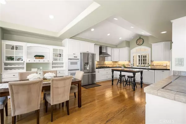 Irvine, CA 92604,32 Sandstone