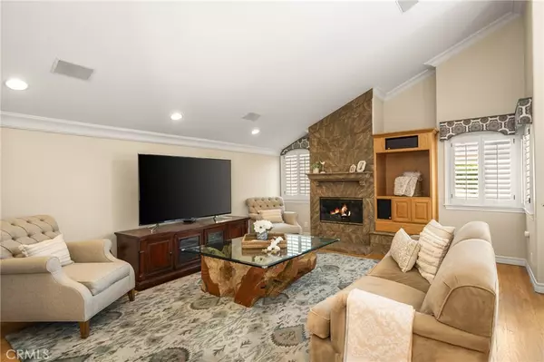 Irvine, CA 92604,32 Sandstone