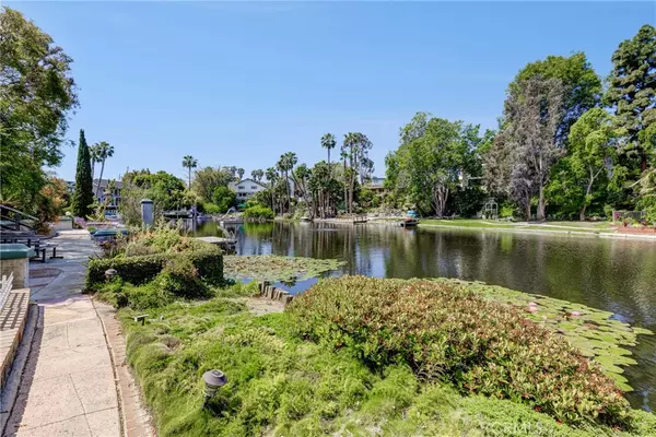 Newport Beach, CA 92660,2233 Heather LN