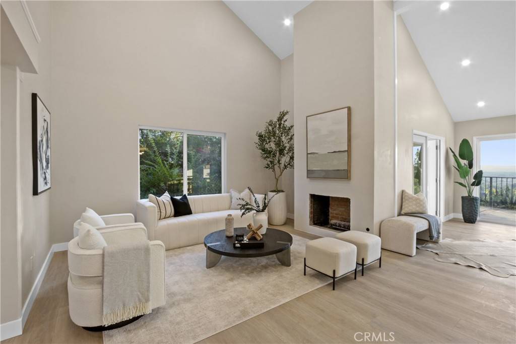 Anaheim, CA 92807,520 Golden Sky LN