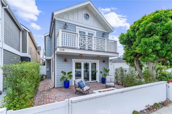 208 Indianapolis AVE, Huntington Beach, CA 92648