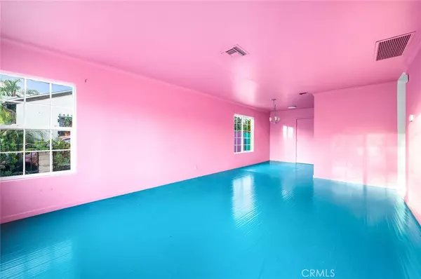 Van Nuys, CA 91405,7032 Stansbury AVE