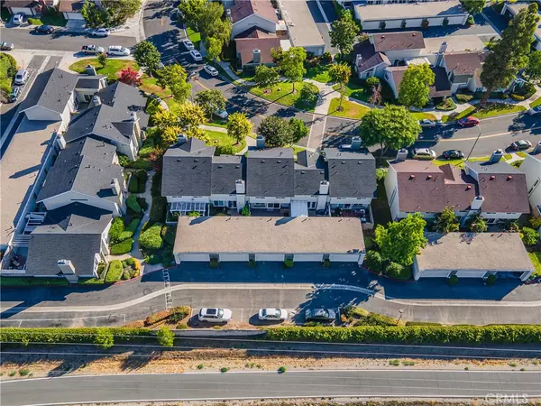 Irvine, CA 92604,32 Goldenbush