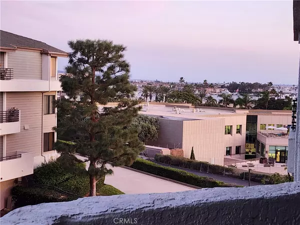 Newport Beach, CA 92663,270 Cagney Lane #204