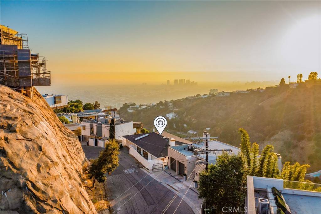 Los Angeles, CA 90069,1893 Sunset Plaza DR