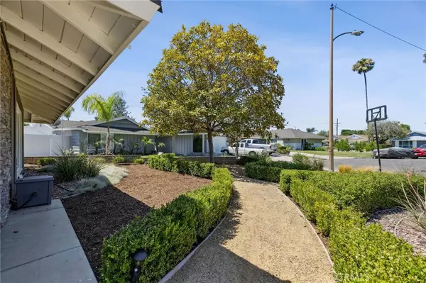 Yorba Linda, CA 92886,4942 Van Buren ST