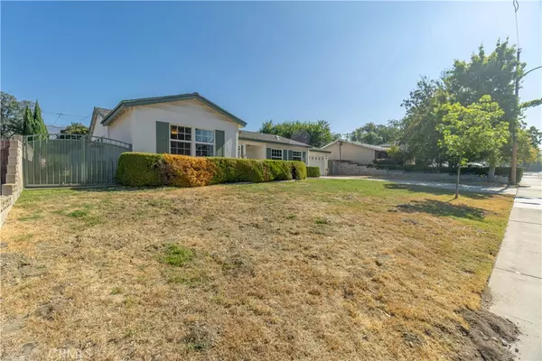 Claremont, CA 91711,557 Black Hills DR