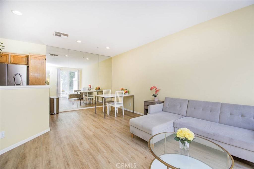 Irvine, CA 92618,902 Maplewood