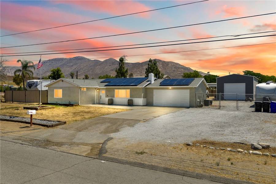 4020 Vernon AVE, Jurupa Valley, CA 92509