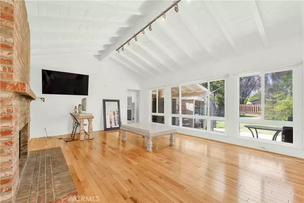 Tarzana, CA 91356,5701 Corbin AVE