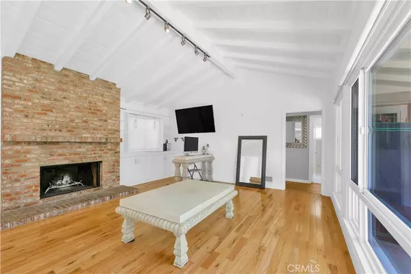 Tarzana, CA 91356,5701 Corbin AVE