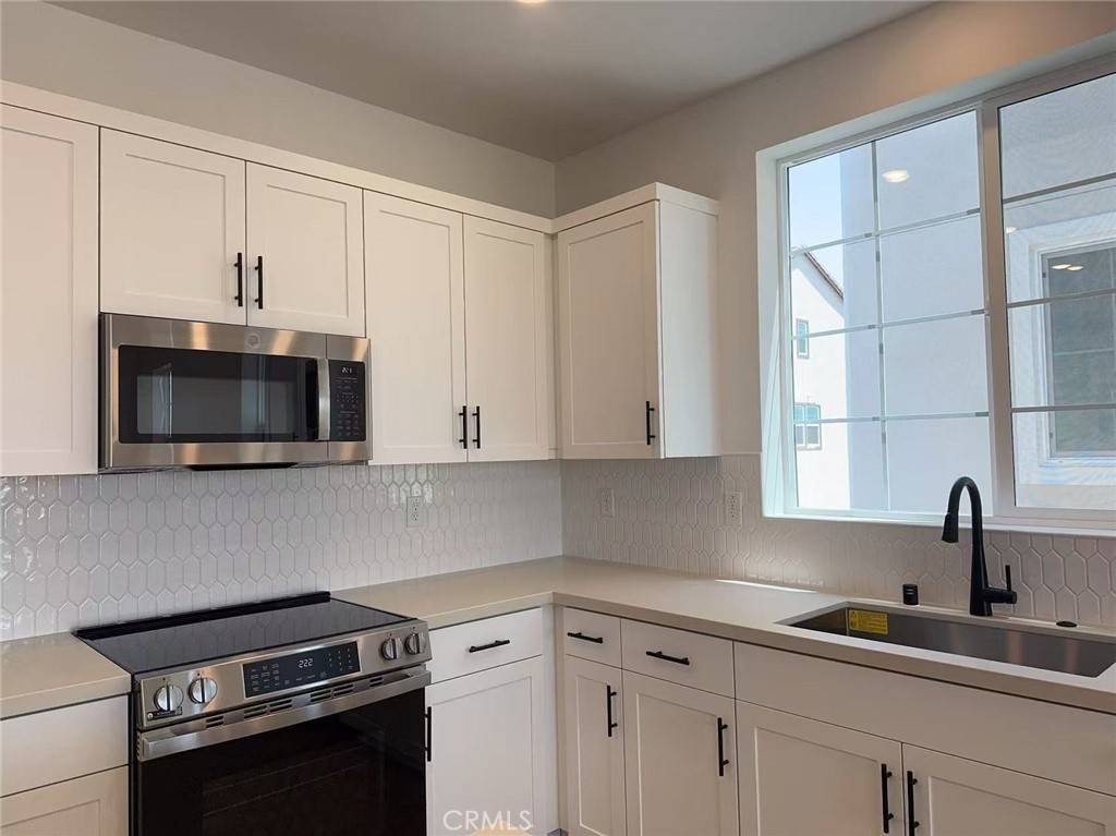 Eastvale, CA 92880,5985 Huntinton DR