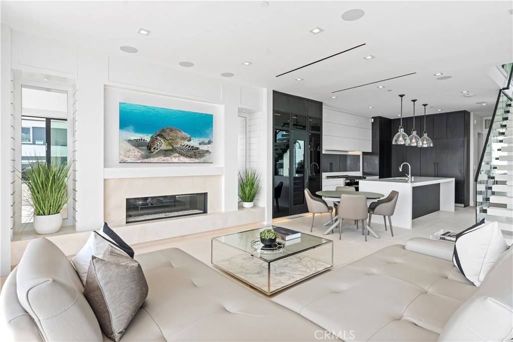 Newport Beach, CA 92663,2000 W Oceanfront