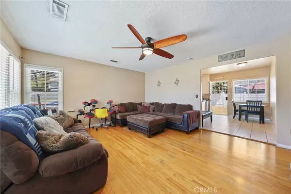 Signal Hill, CA 90755,1992 Raymond AVE