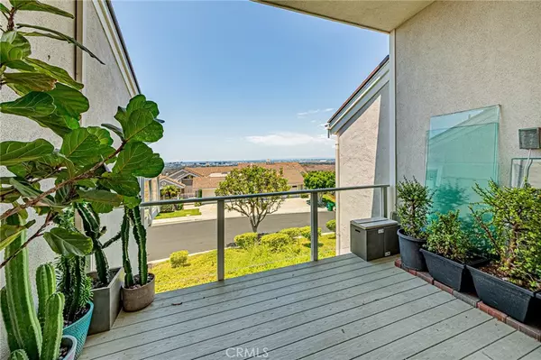Irvine, CA 92603,6 Sirius #61