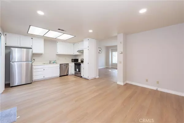Irvine, CA 92614,656 Springbrook N #21