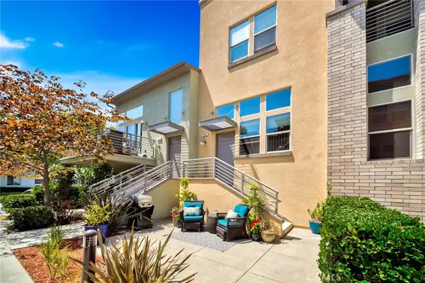 Hawthorne, CA 90250,5325 Pacific Terrace #102