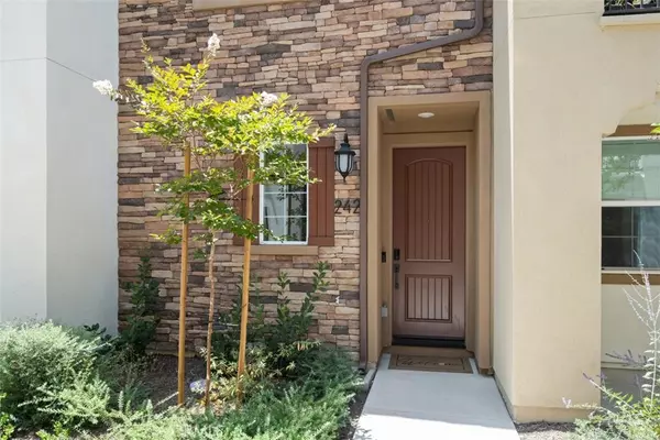 Mission Viejo, CA 92679,242 Niebla Ln