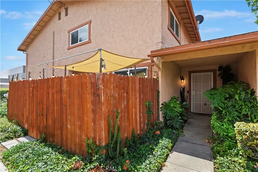 1358 Via Santiago #C, Corona, CA 92882