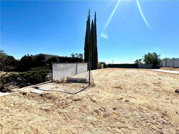 Victorville, CA 92395,14005 Victoria DR