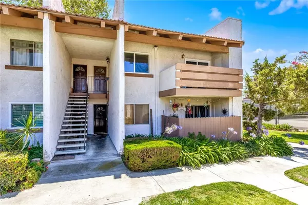 Tustin, CA 92780,17562 Vandenberg LN #12