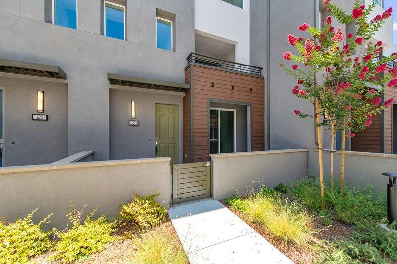 627 S Lyon, Santa Ana, CA 92705