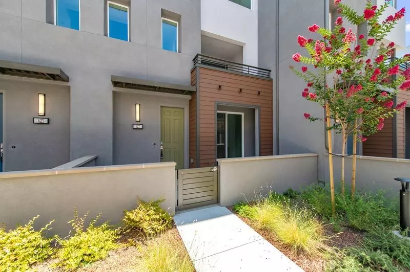 627 S Lyon, Santa Ana, CA 92705