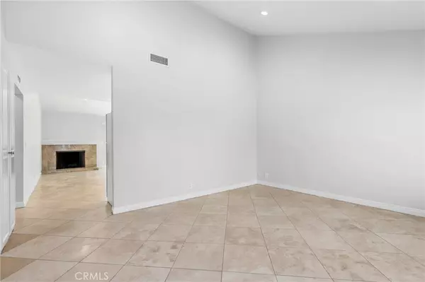 Irvine, CA 92604,5171 Doanoke AVE