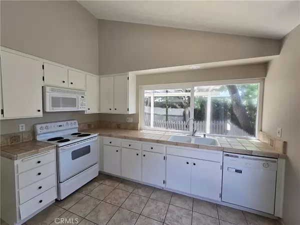 Irvine, CA 92614,3682 HAMILTON ST